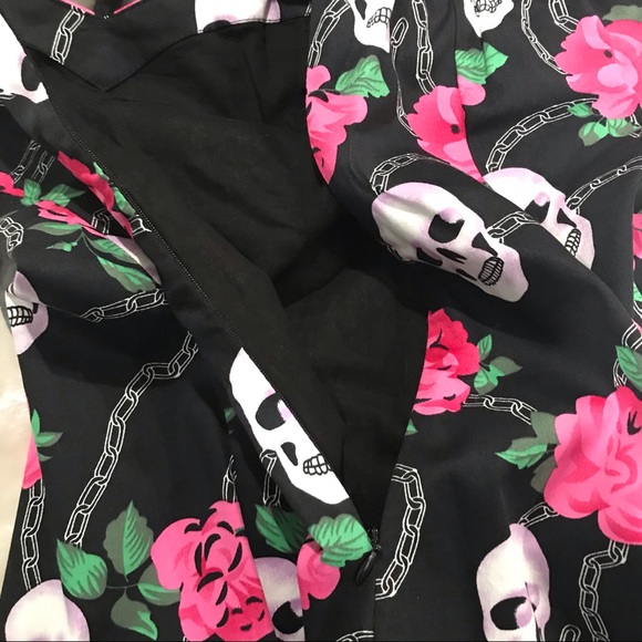 NEW Rockabilly Halter Fit n Flare Scull & Roses Dress - Picture 10 of 12
